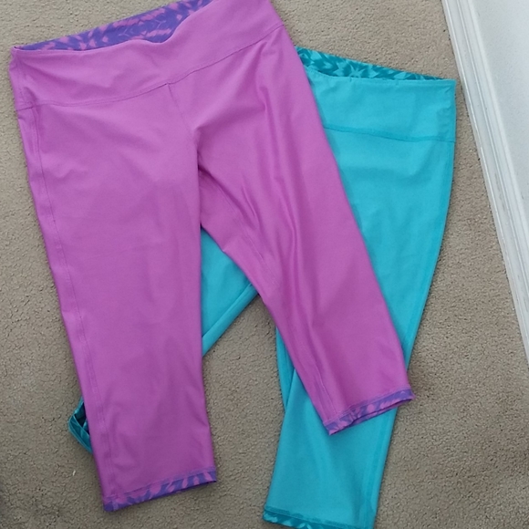 2 pairs of Zella Capri leggings - Picture 5 of 5